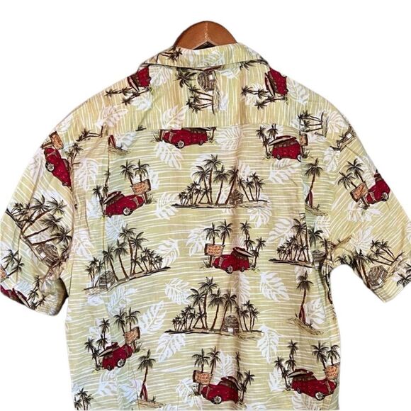 High‎ surf short sleeve button up top. Size large - Picture 3 of 11